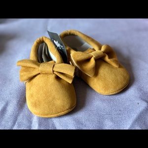 Mustard/brown baby moccasins!